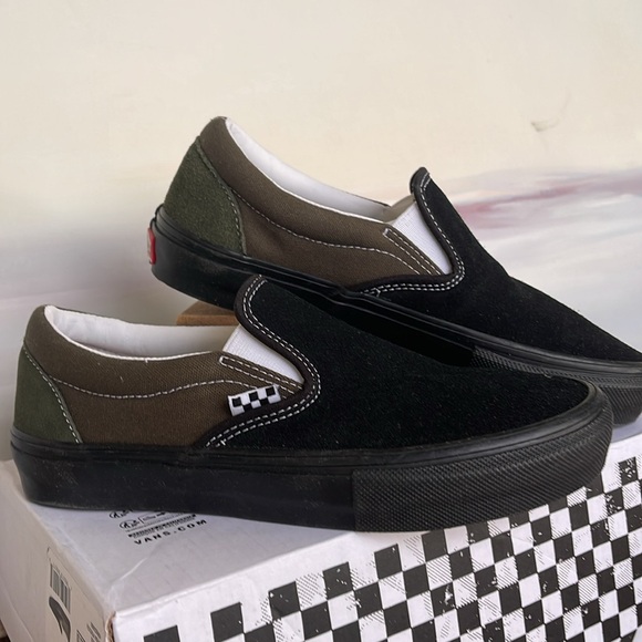 Vans WMNS Skate Slip-On
Black/Grape Leaf
VN0A5FCAKE9
Sneakers - Picture 7 of 16